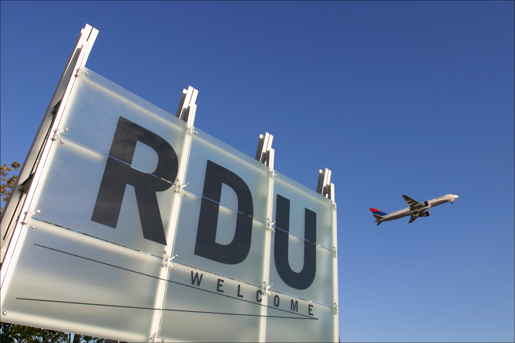 RDU Welcome sign with plane in the background